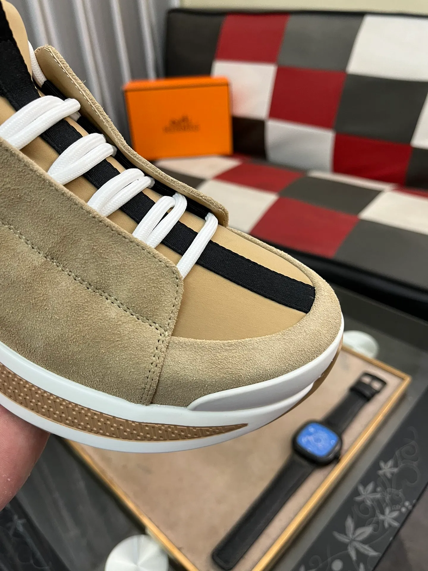 Men's shoes 💰: 560⌚️⌚️[Hermes] New sports shoes Hermès are the most comfortable shoes, no one else⃣️, they are very light on the feet and very good-looking, you will not feel tired when you go shopping and running around 👍 Very light and comfortable, extremely light, perfect for both sports and leisure! It’s up to you to choose, there’s always what you want~ Comes with a full set of packaging gift bags and invoices ✔️Fabric: imported first-layer cowhide ✔️Inner lining: breathable mesh ✔️Outsole: genuine leather bottom ✔️Size: Men 38-44 (45 custom-made) 5️⃣colors available
